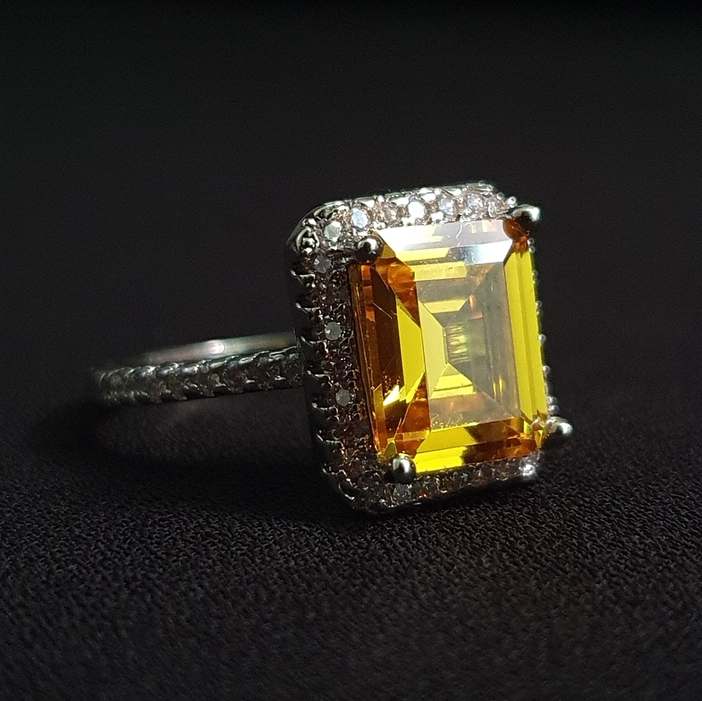 Charm Siver Rectangle Yellow Crystal Ring - Picture 2 of 5